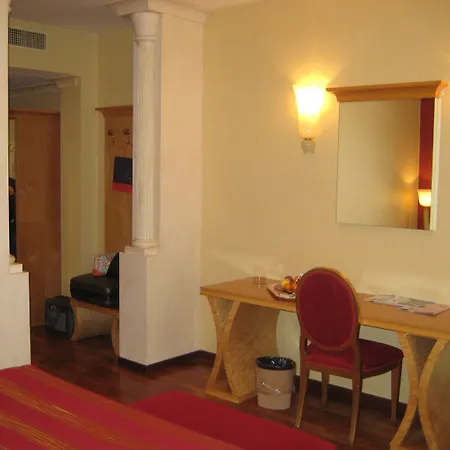 호텔 Hotel & Meeting Centergross 4*