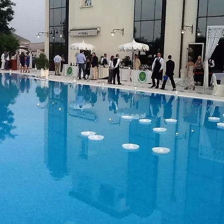 호텔 Hotel & Meeting Centergross
