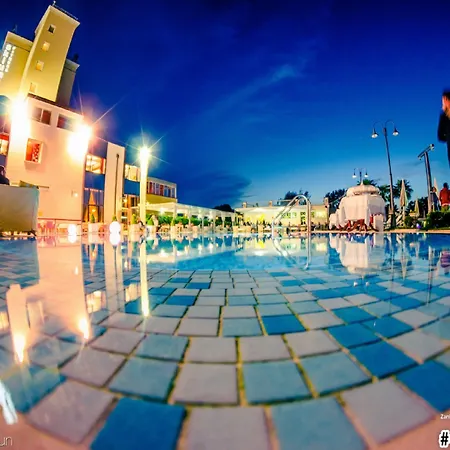 Zanhotel Centergross 4* بينتيفوليو