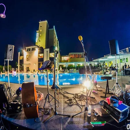 Zanhotel Centergross فندق