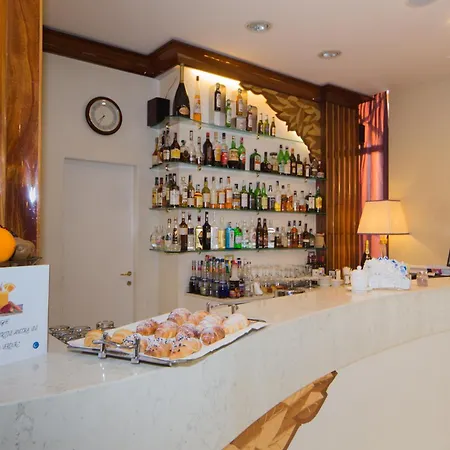 فندق Zanhotel Centergross 4*