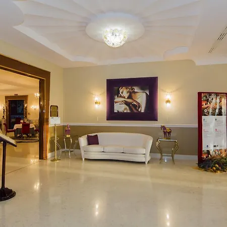 Zanhotel Centergross 4*