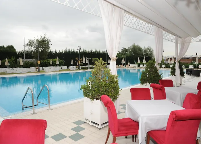 Отель Zanhotel Centergross 4*